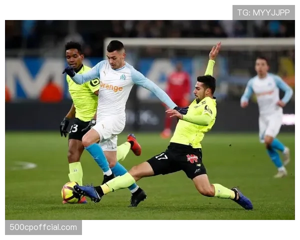 法国足协公布下赛季法甲用球设计