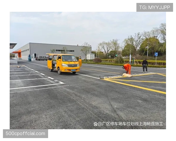 联信中心完成场地维护，拓宽边线缓冲区域以适配高强度边路渗透战术